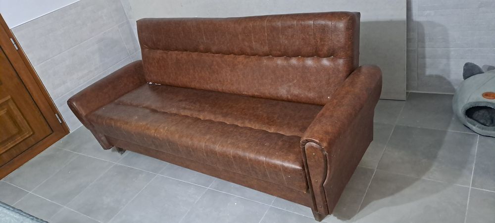 3 Sofás em napa antigos