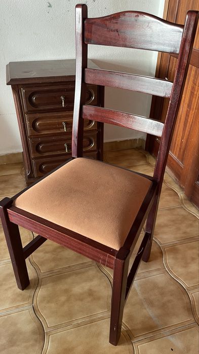 Cama de casal + mesa de cabeceira + cadeira