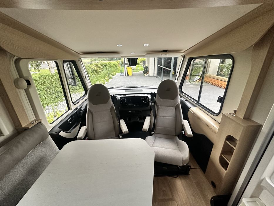 Wynajem luksusowy kamper Mercedes Hymer 580 pełna integra.