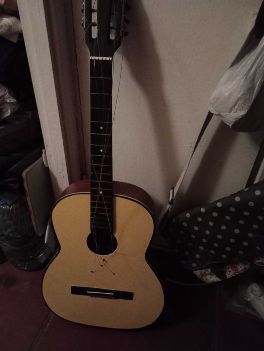 Акустична гітара Орфей пловдів