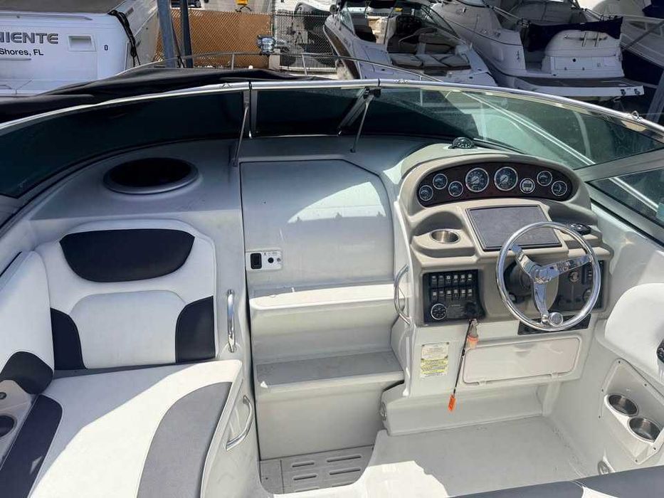 Motorówka Crownline 264 CR 2014 – import USA przyczepa wyaga serwisu POLMARINEEXPERTS
