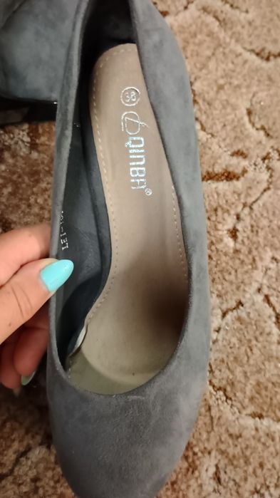 Szare czółenka na koturnie 38