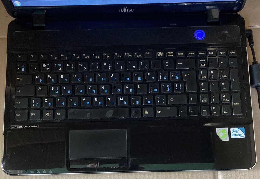 Ноутбук Fujitsu AH531 Pentium B960 RAM 4Gb HDD 320Gb Intel HD Graphics