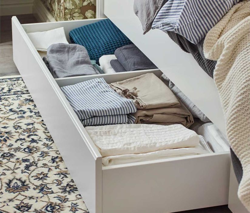 Cama com 2 caixas de arrumação