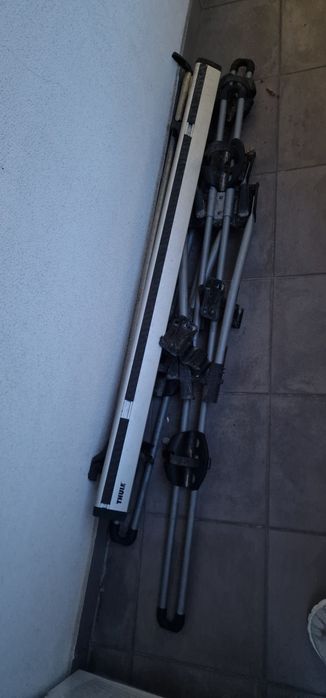 Barras thule 135 cm x2, calhas thule x2 e adaptadores carrinhas merced