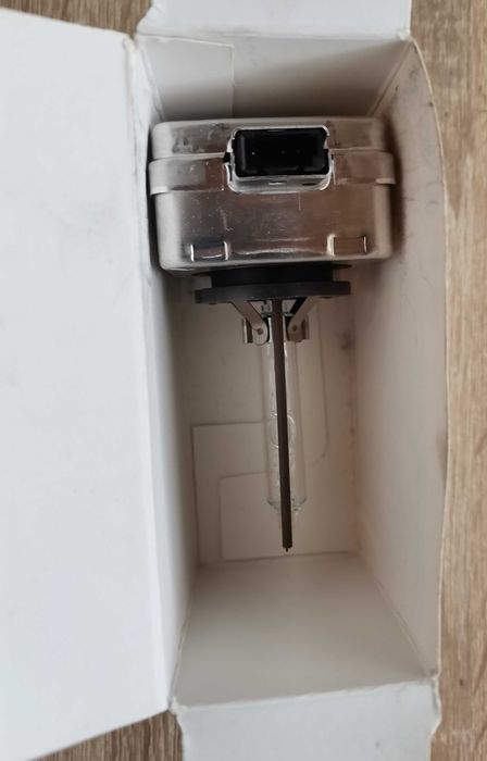 Żarnik do samochodu firmy Geuine Parts