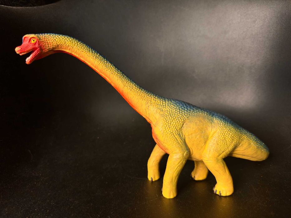 фігурка динозавра Brachiosaurus брахіозавр від  Schleich, відомої своєю високою деталізацією.