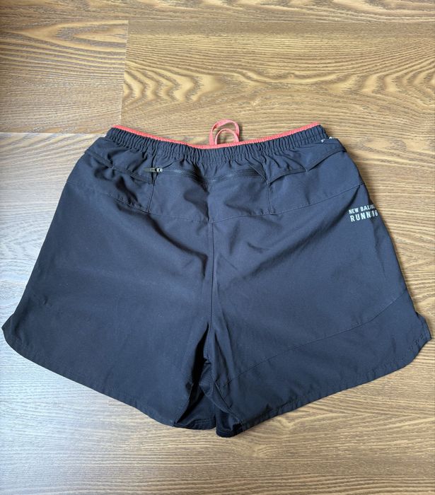 Продам мужские шорты New Balance