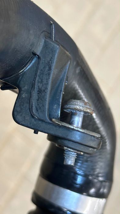 Шланг радіатора охолодження верхній 7P 7P6122101K (патрубок тосольний) Туарег, Туарек, Таурег, Тур Volkswagen Touareg NF FL, Porsche, Audi Ауді Порш