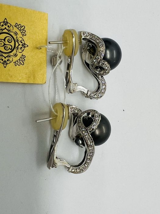 Золоті сережки з натуральними діамантами 3.56 карат та перлинами.