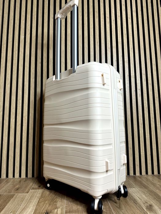 Nowa średnia L walizka PP beżowa biała