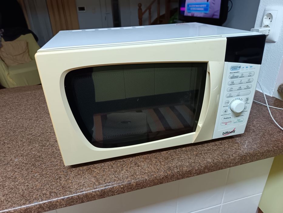 Microondas bifinett 800W usado em ótimo estado