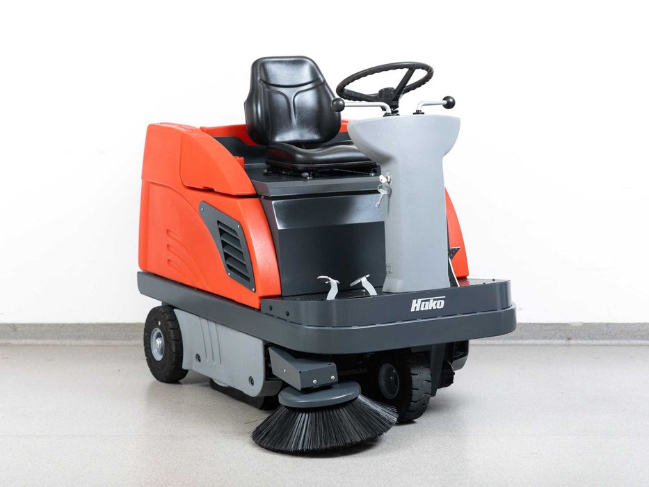 Zamiatarka Hako Sweepmaster P980 R BENZYNA 2017r 647h 5700m²h 30000net