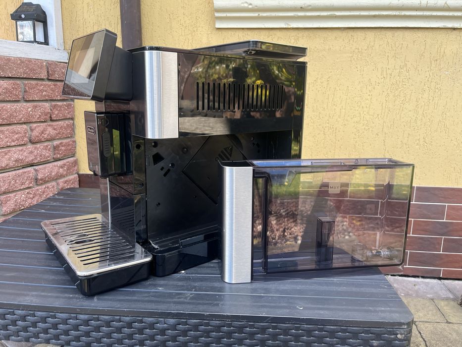 КавоваркаDeLonghi PrimaDonna Soul після ТО в хорошому стані