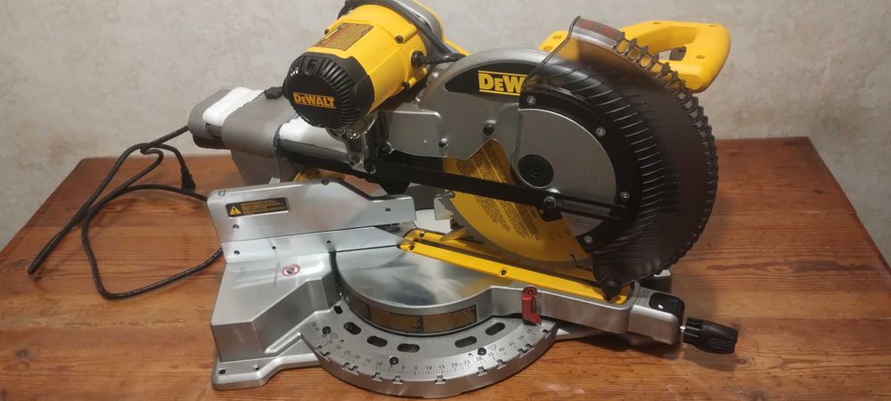 торцовка DeWalt DWS709  з протяжкою США