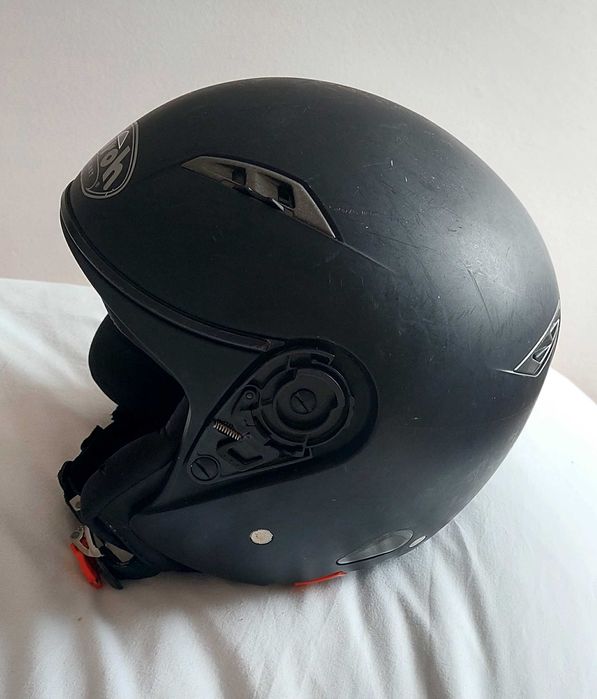 Capacete preto Airoh