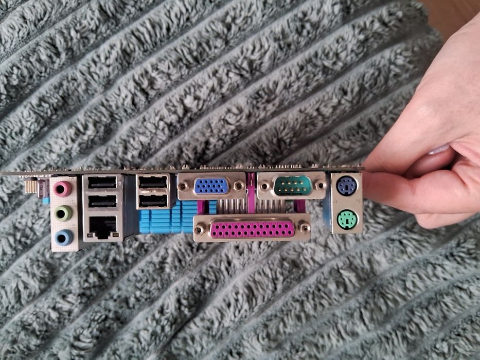 Материнська плата