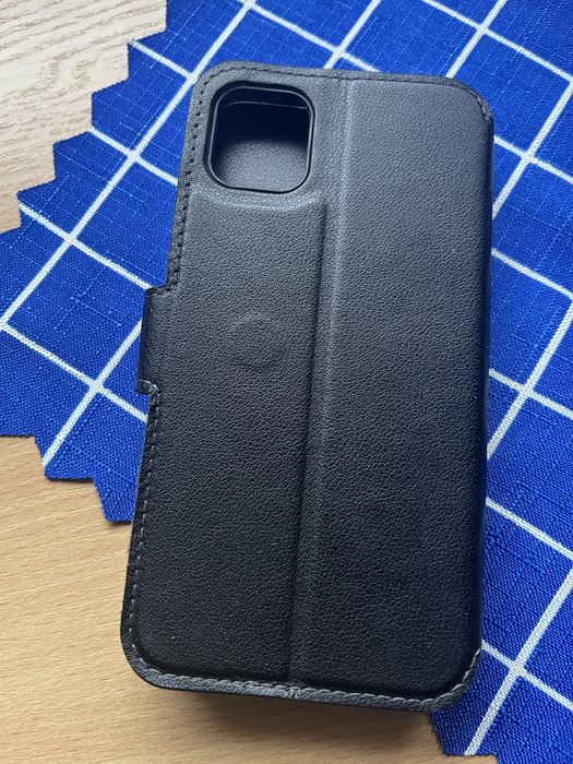 Sprzedam etui z klapką do iphone 11