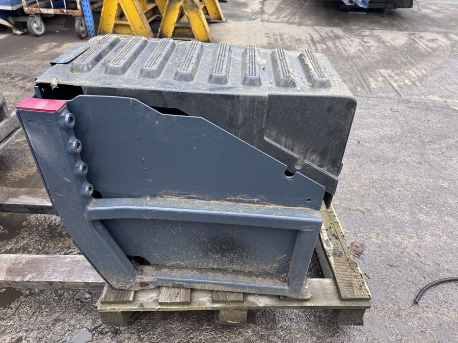 Skrzynia akumulatorow do auta ciezarowego , terenowego