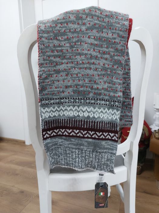 Piękny szalik levis