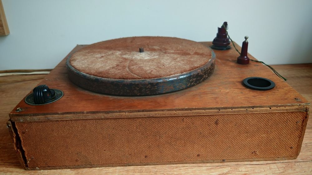 Stary gramofon , 3 prędkosci talerza