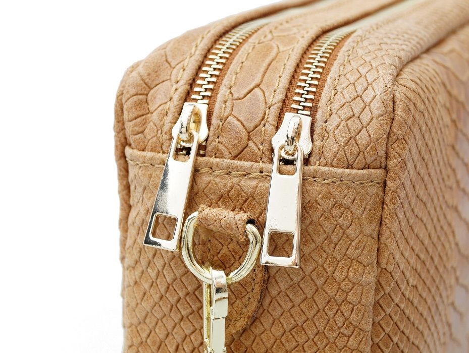 VERA PELLE torebka skórzana listonoszka kroko z paskiem V401 chabrowa