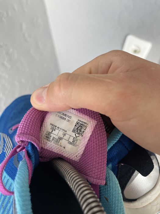 Saucony кросівки жіночі бігові