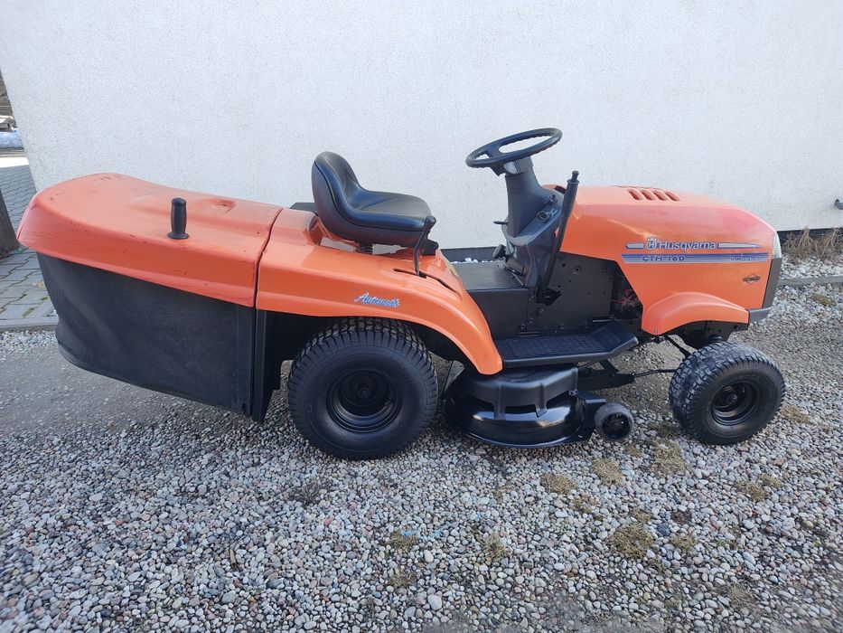 Traktorek ciagniczek kosiarka Husqvarna z koszem centralnym