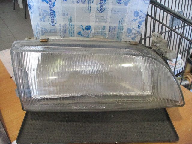 Ótica / farol direita TOYOTA Corolla Compact (_E10_)