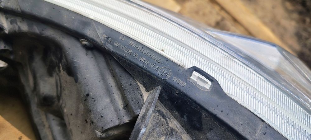 Фари Nissan Tiida