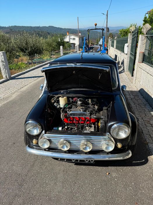 Carro clássico Mini 1000