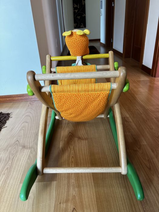 Cavalinho de baloico em madeira e tecido para bebé