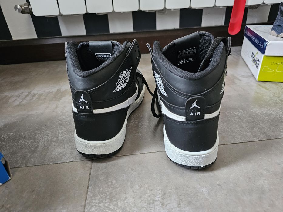 Air Jordan 1 Mid
