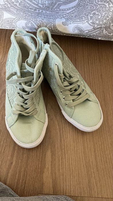 Ténis Verdes com detalhes