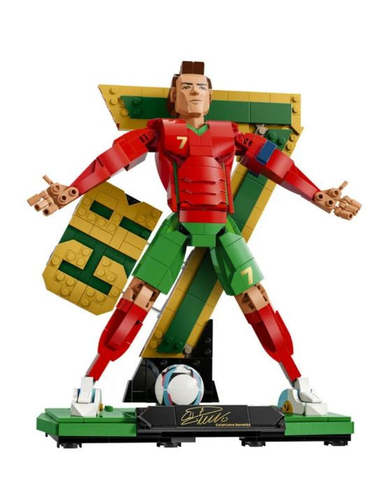 Zestaw Prezentowy Dla Fana Cristiano Ronaldo  -  LEGO 854 Elementy
