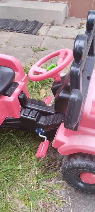 Duży jeep samochód na pedały