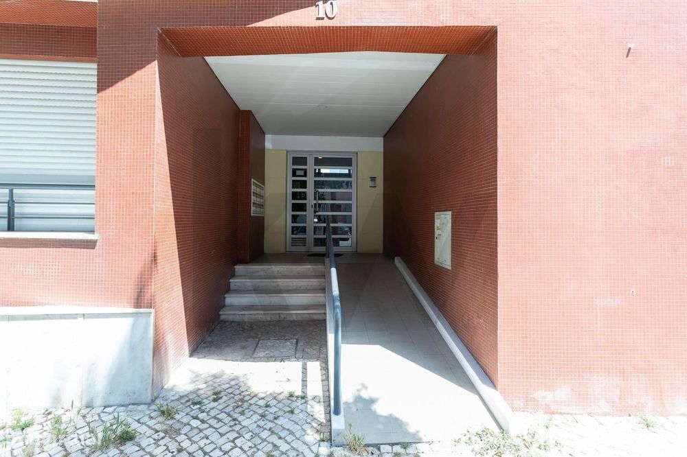 T3 com Varanda e Excelente Luminosidade | Amadora