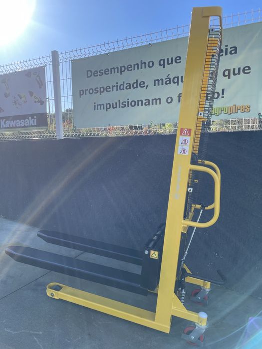Porta paletes manual stacker