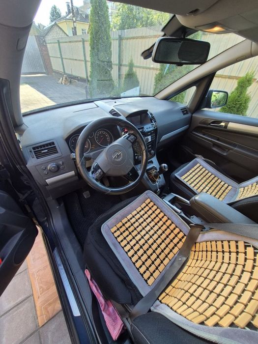 OPEL ZAFIRA 2011 року