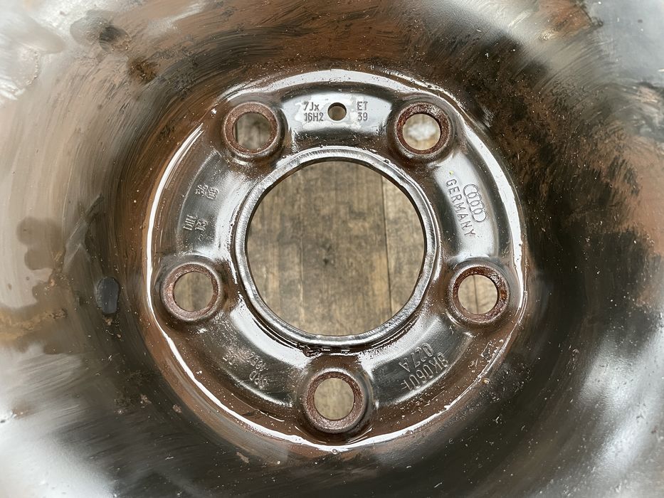 Felgi stalowe OEM Audi A4 B8 B9 A5 8W 7x16 5x112 ET39 stan idealny