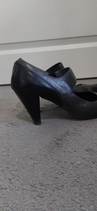 Buty rozm. 39 na wysokim obcasie, skórzane