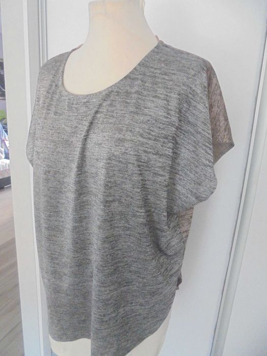 bluzka w roz50/52 biust / biodra do 126 cm dl 66 cmtyl 74 cm