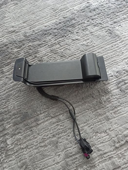 BMW E90 E91 E92   зарядка кріплення адаптер телефона розборка бмв