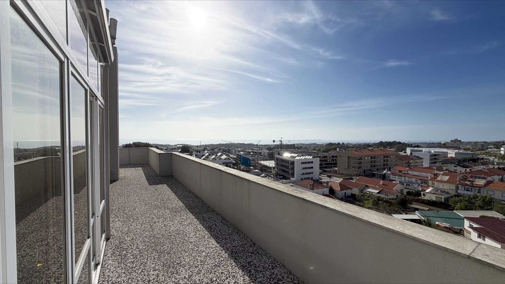 T3+1 em V. N. de Gaia , último piso recuado com vista mar.