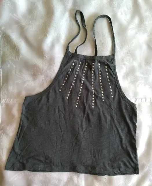 Szary top w cekiny