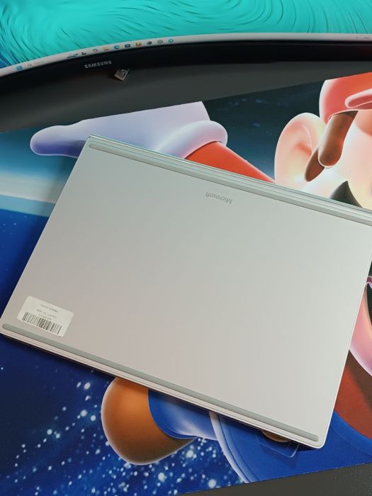 Surface Book / i7 + Nvidia 1GB / SSD 256GB - гарний стан