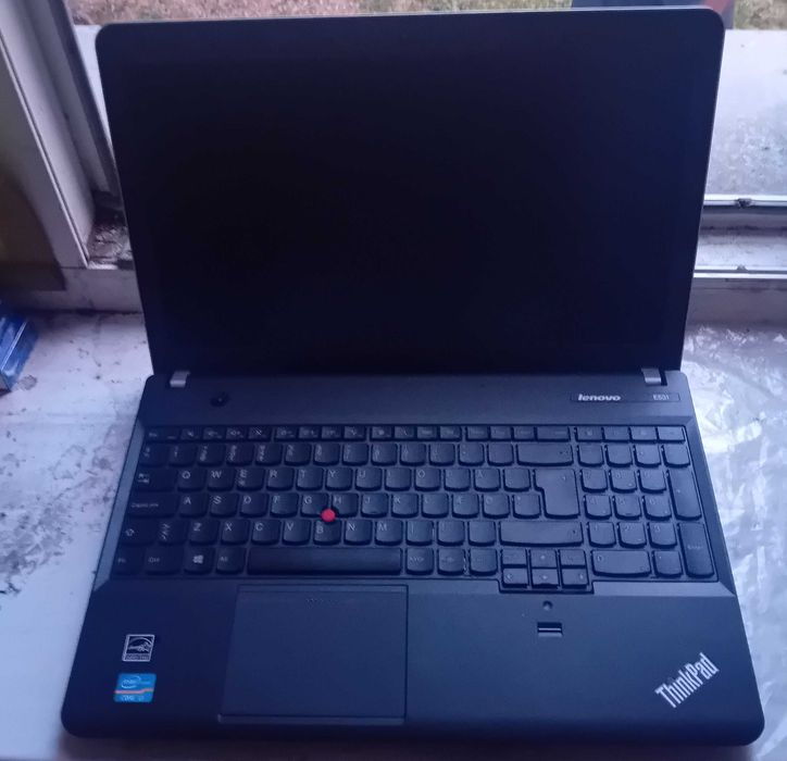(16)  laptop Lenovo E531 - procesor Intel Core i3