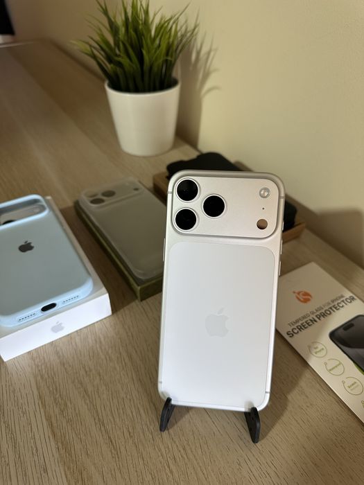 Iphone 17 Pro Max Silver 256 GB c/ fatura e garantia + cases