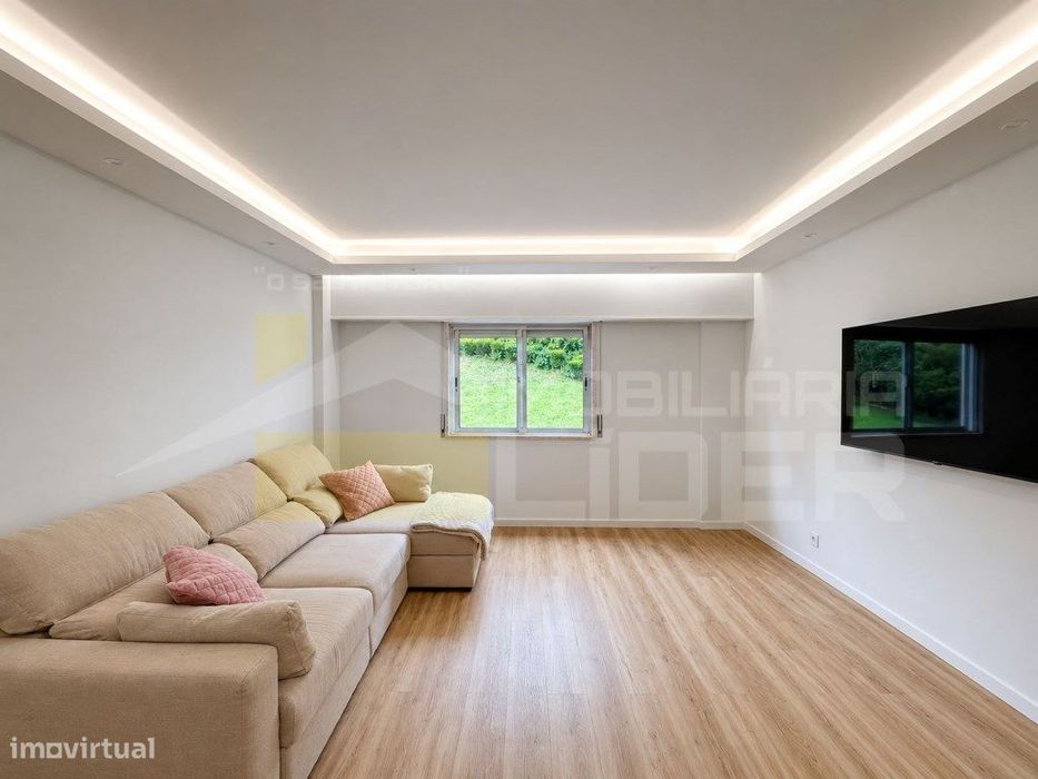 T2 Apartment in Olival Basto, Odivelas.