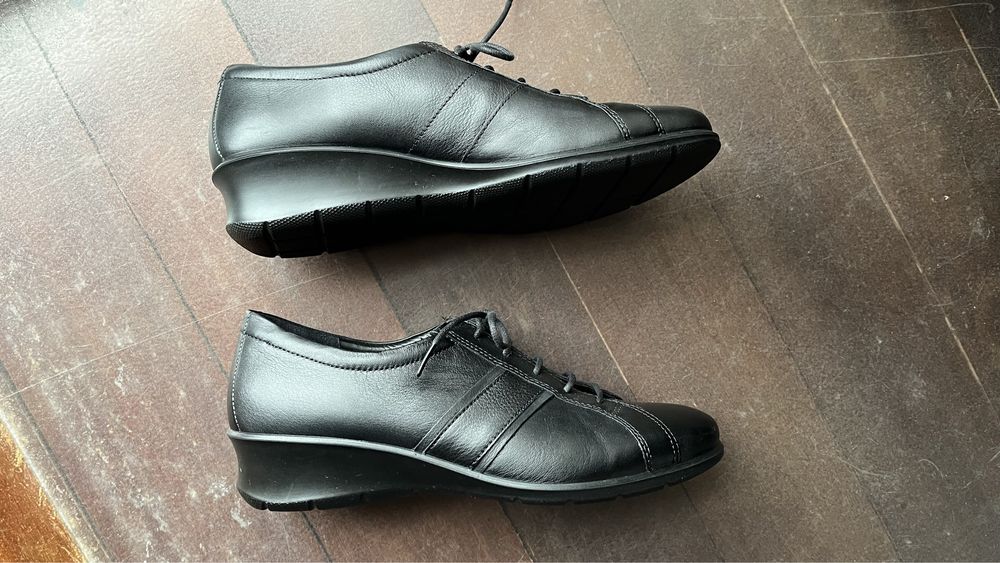 Sapato em pele pretos mulher Ecco 39